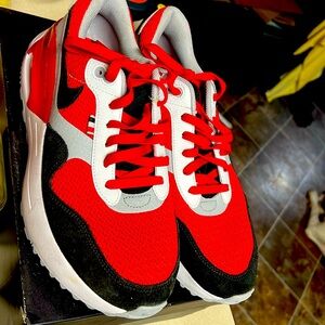 Georgia Nike air max shoes men’s 10.5